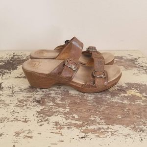 Dansko Sophie Tan Iridescent Sandal size 39 8.5-9
